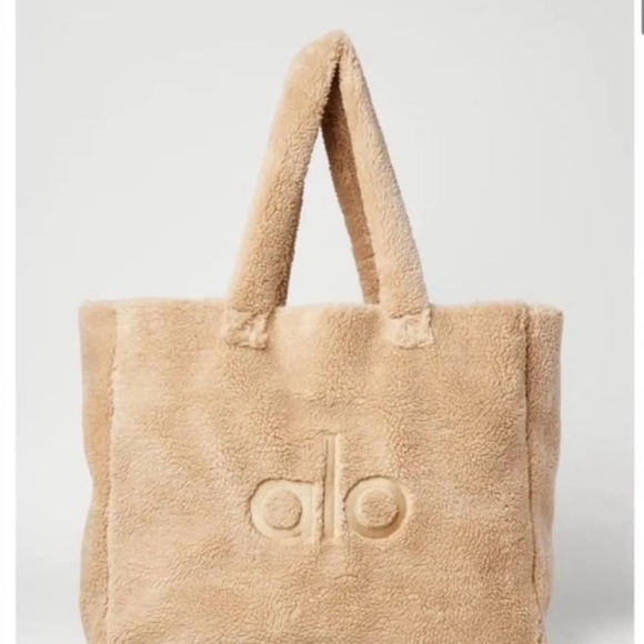 ALO Yoga Foxy Sherpa Tan Tote Bag - Picture 4 of 6